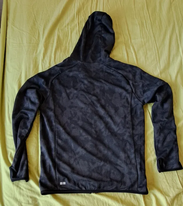 Chaqueta Uniqlo Negra y Gris