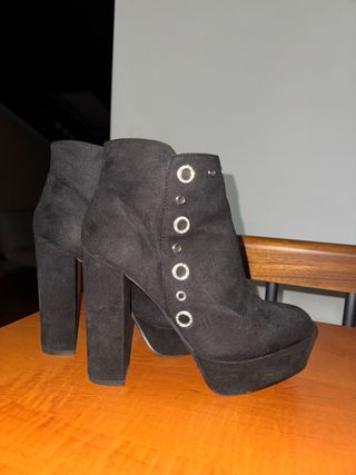 Stivaletti neri con tacco e plateau