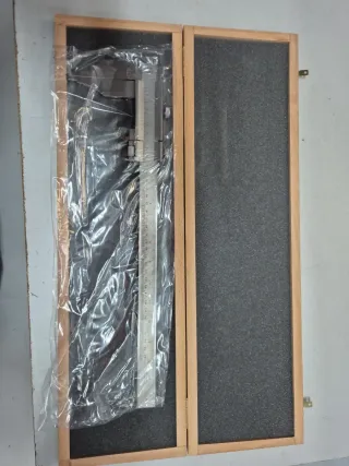 Calibre de precisión con caja