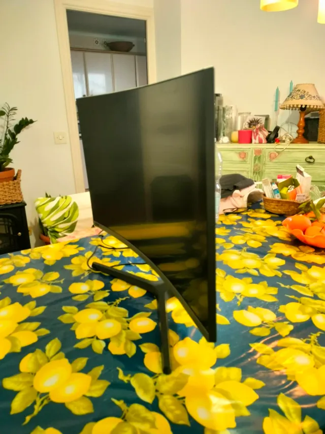 Samsung Odyssey 27 Curva Gaming + Periféricos