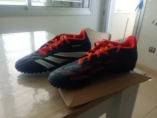 Botines Adidas Negro y Rojo