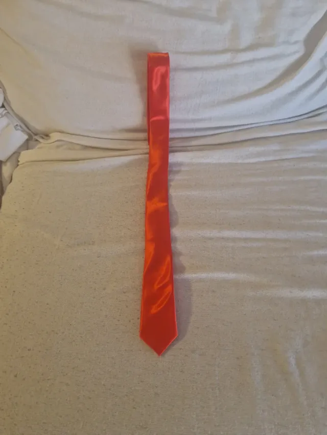 Corbata estrecha roja hombre