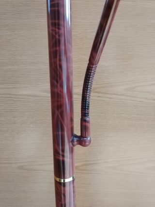 LÁMPARA DE PIE MARRÓN REGULABLE