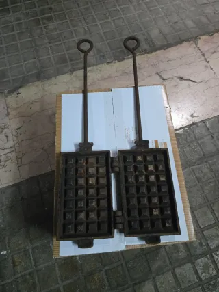 Antica piastra per cialde in ghisa