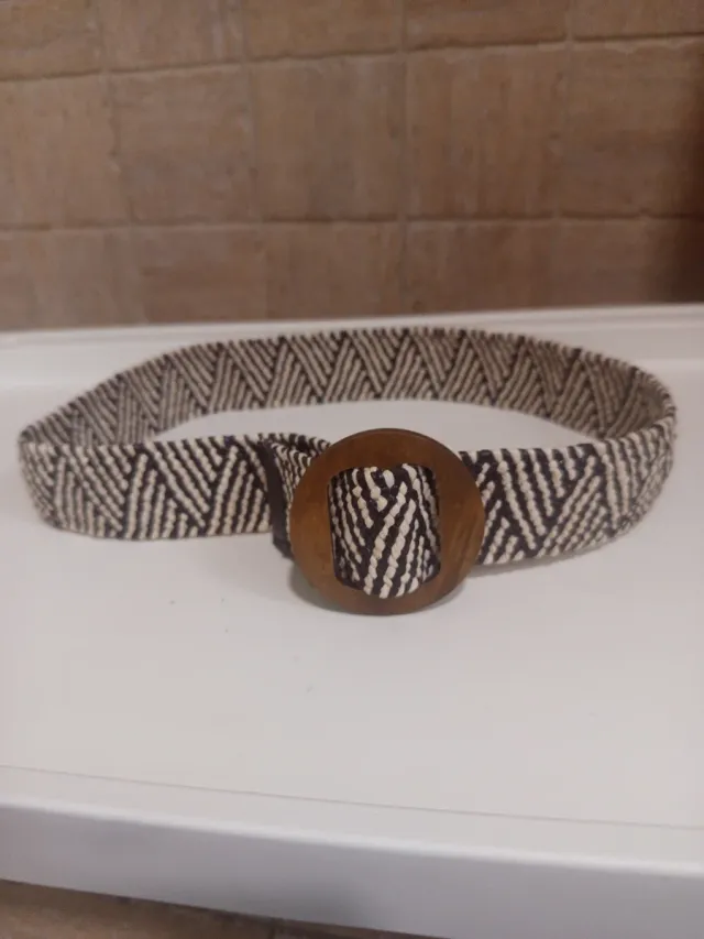 Cinturón ajustable/elástico con hebilla de madera