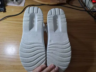 Zuecos blancos de plástico blando Talla 42