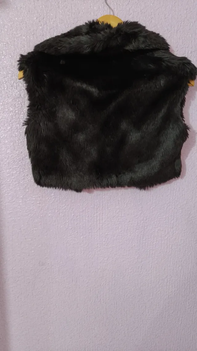 Chaleco corto negro piel sintética