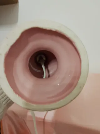 Lampada da tavolo rosa e trasparente