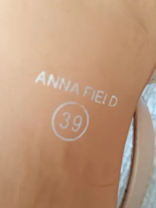 Zapatos de tacón beige