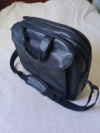 Maletín de piel negro