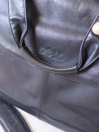 Maletín de piel negro