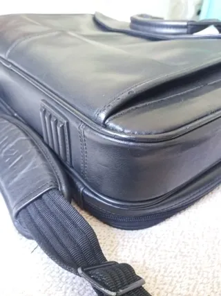 Maletín de piel negro