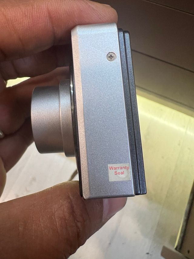 Cámara BenQ 14.0 Megapíxeles Zoom Óptico 4X