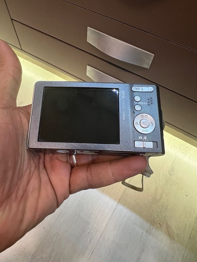 Cámara BenQ 14.0 Megapíxeles Zoom Óptico 4X