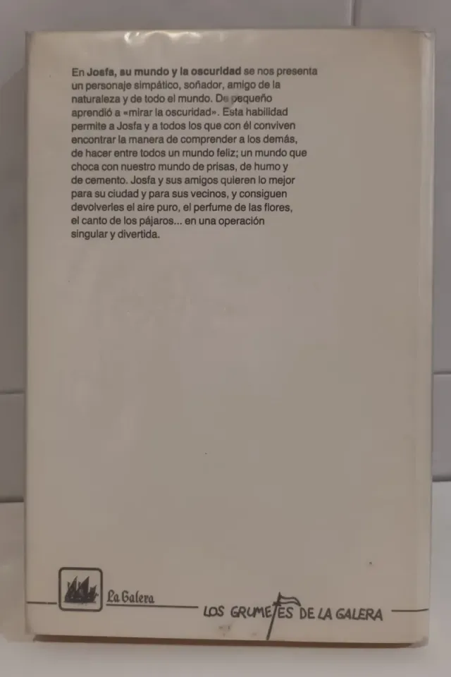 Josfa, su mundo y la oscuridad