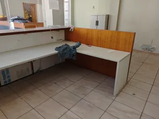 Mostrador de madera y negro