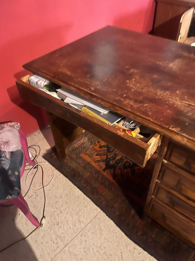 Mesa antigua de madera