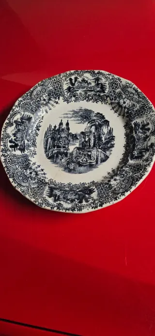 Piatti decorativi antichi