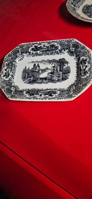 Piatti decorativi antichi