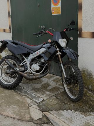 Moto de cross negra