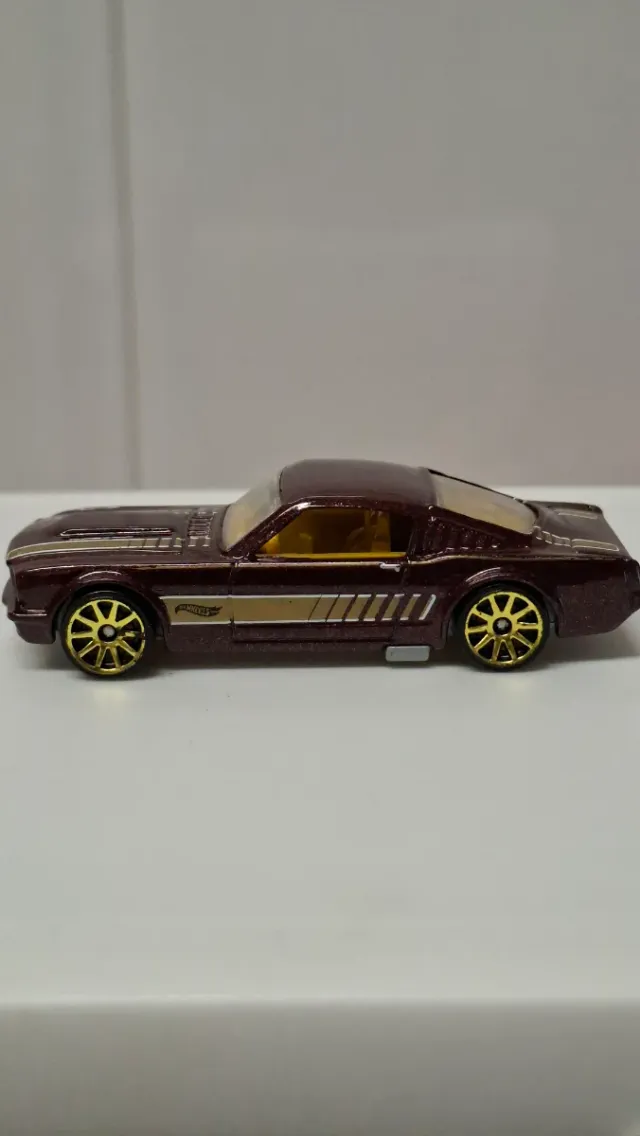 Mustang Fastback 1965 Hot Wheels