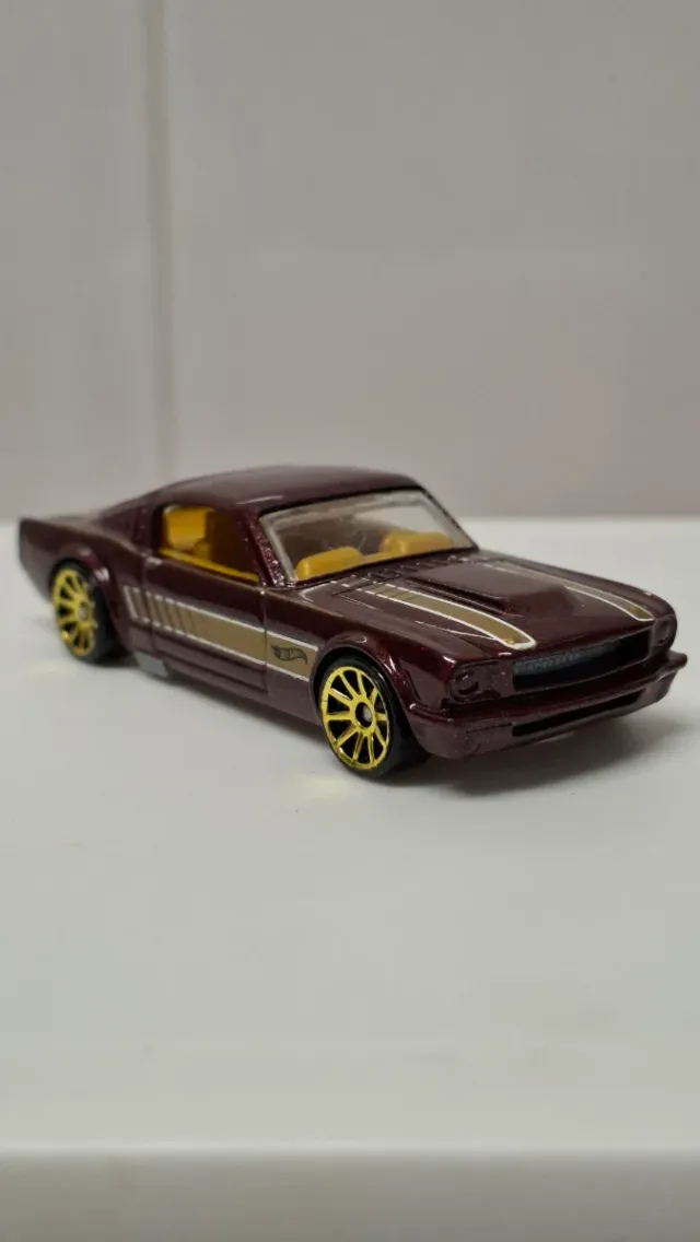 Mustang Fastback 1965 Hot Wheels