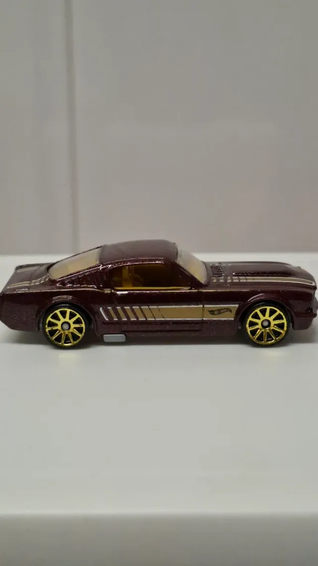 Mustang Fastback 1965 Hot Wheels