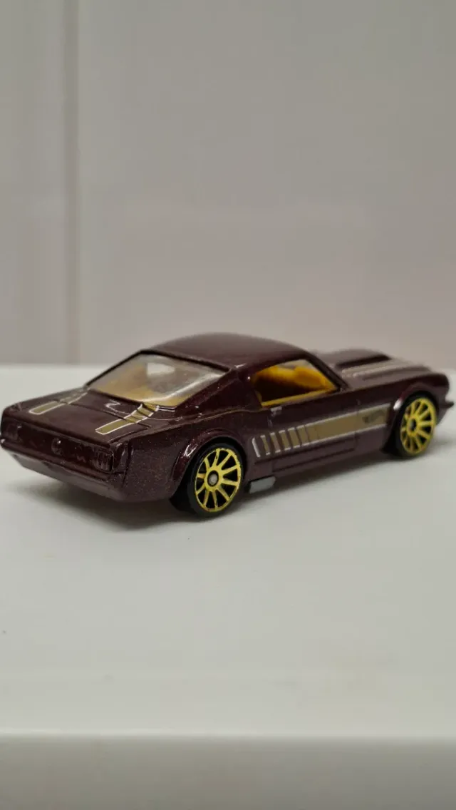 Mustang Fastback 1965 Hot Wheels