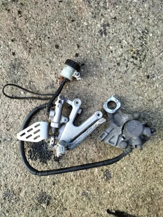 Travagem Traseira Yamaha R6 2003