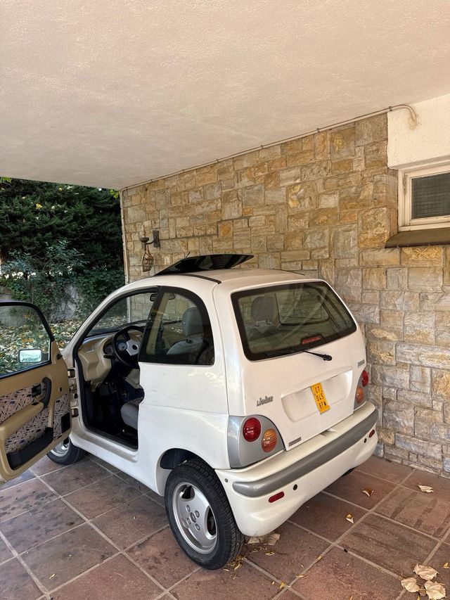 Ciclomotor Coche Blanco