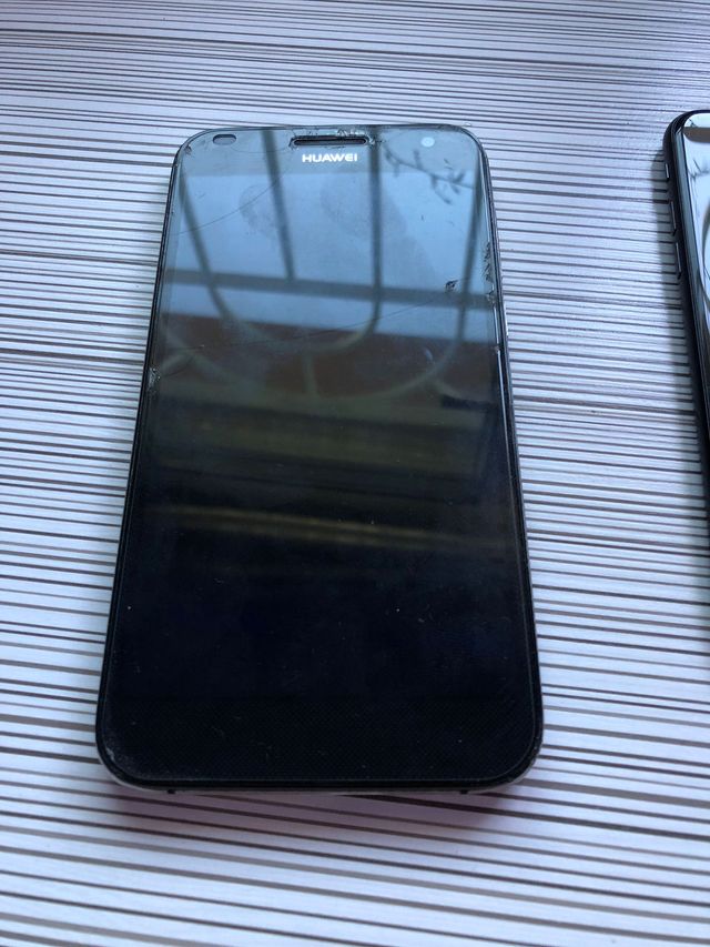 Pacchetto Cellulari (1 Apple + 2 Huawei)