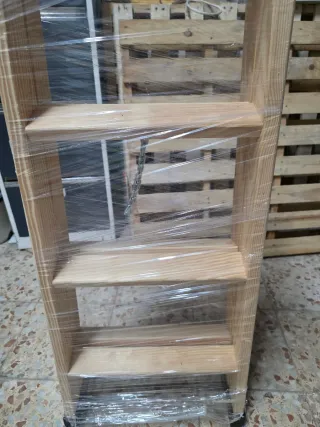 Escalera de madera plegable