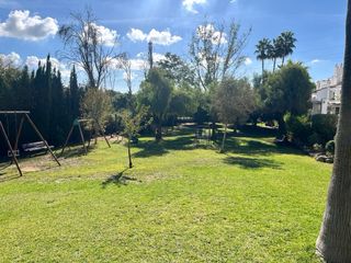 Apartamento con jardín, piscina y bbq en Nagüeles