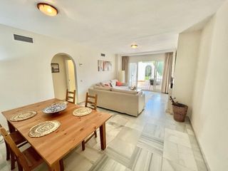 Apartamento con jardín, piscina y bbq en Nagüeles