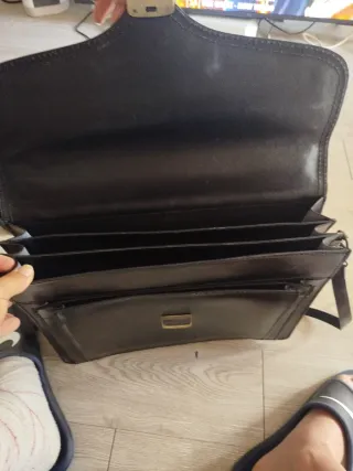 Maletín de piel negro