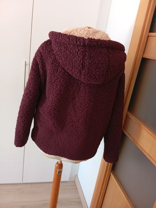 Chaqueta Zara reversible granate y beige XS