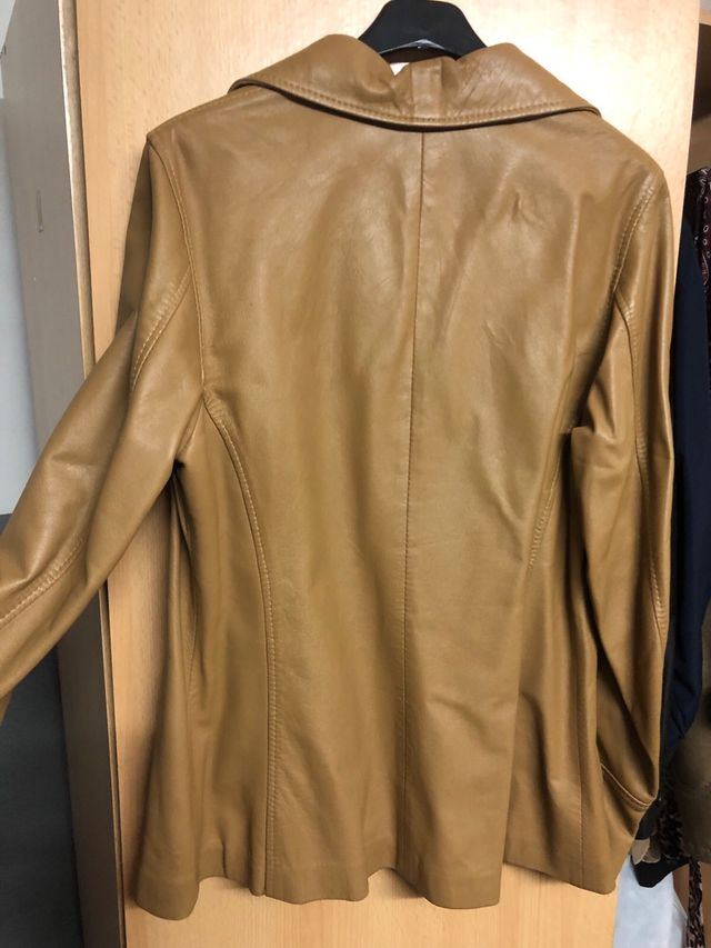 Chaqueta de piel color camel