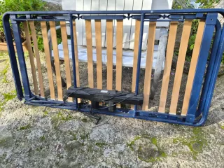 Cama eléctrica metálica con lamas de madera