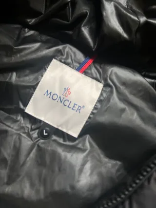 Gilet Moncler nero con cappuccio