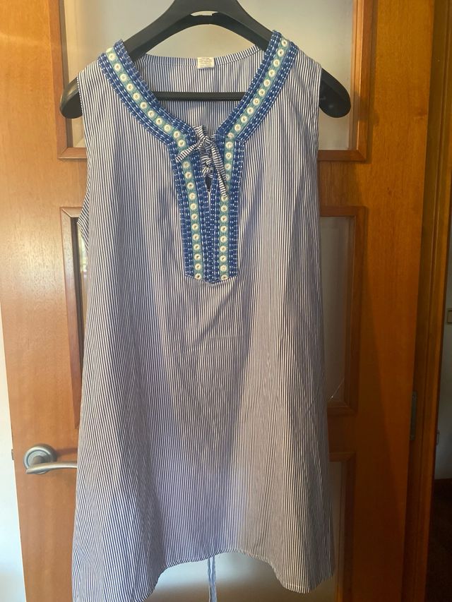 Vestido rayas azul y blanco bordado