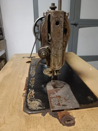 Máquina de coser Singer antigua