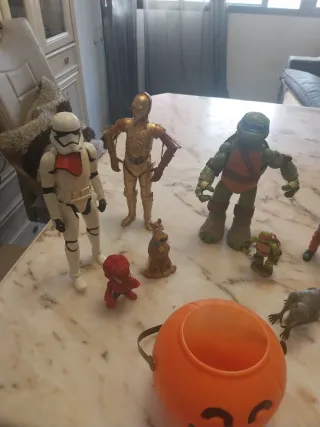 Muñecos Star Wars y Tortugas Ninja