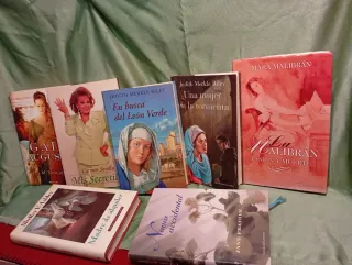 8.lotes de 7 libros cada lote se acen envíos 5 €