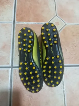 Botas de fútbol niño negras y turquesa