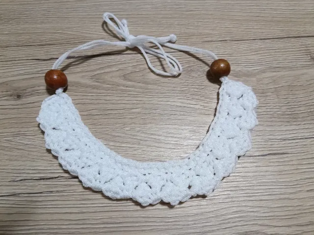 Collana uncinetto con perle in legno