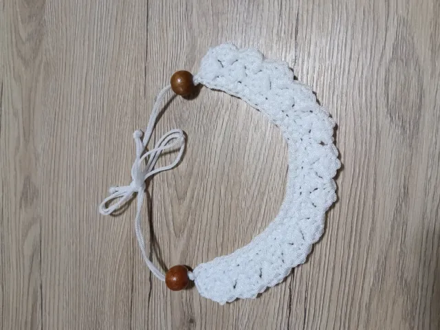 Collana uncinetto con perle in legno