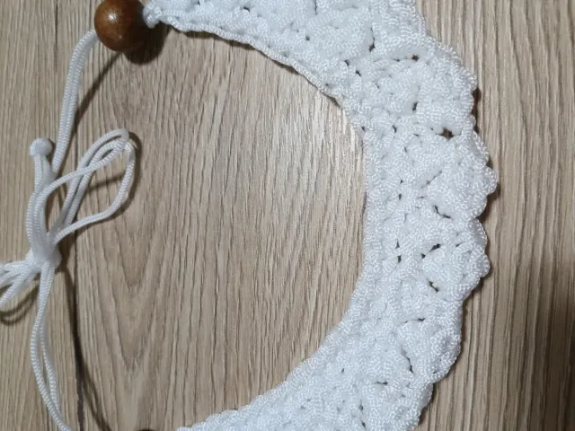 Collana uncinetto con perle in legno