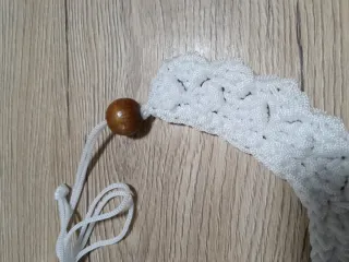 Collana uncinetto con perle in legno