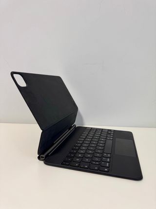 Apple Magic Keyboard iPad 11” & Pitaka MegEZ Case2