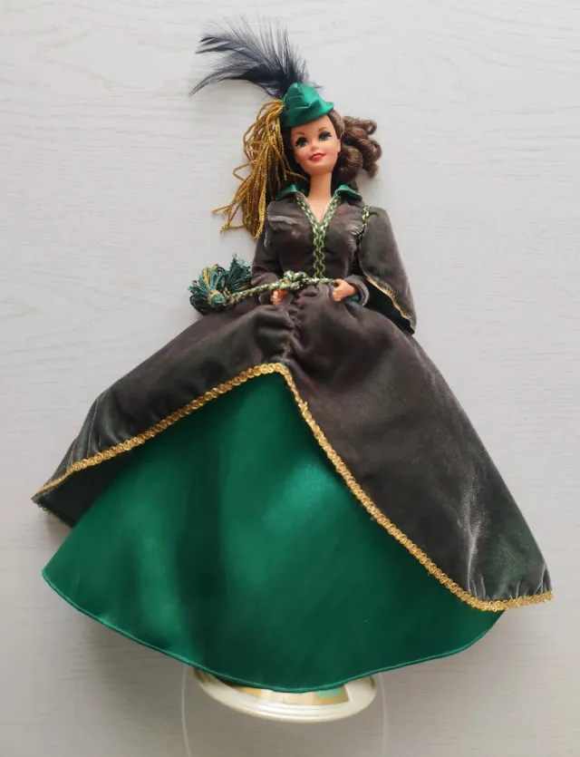 Barbie Scarlett O'hara Vestido Verde de segunda mano por 89 EUR en Guadalajara en WALLAPOP Barbie Scarlett O'hara Vestido Verde de segunda mano por 89 EUR en Guadalajara en WALLAPOP